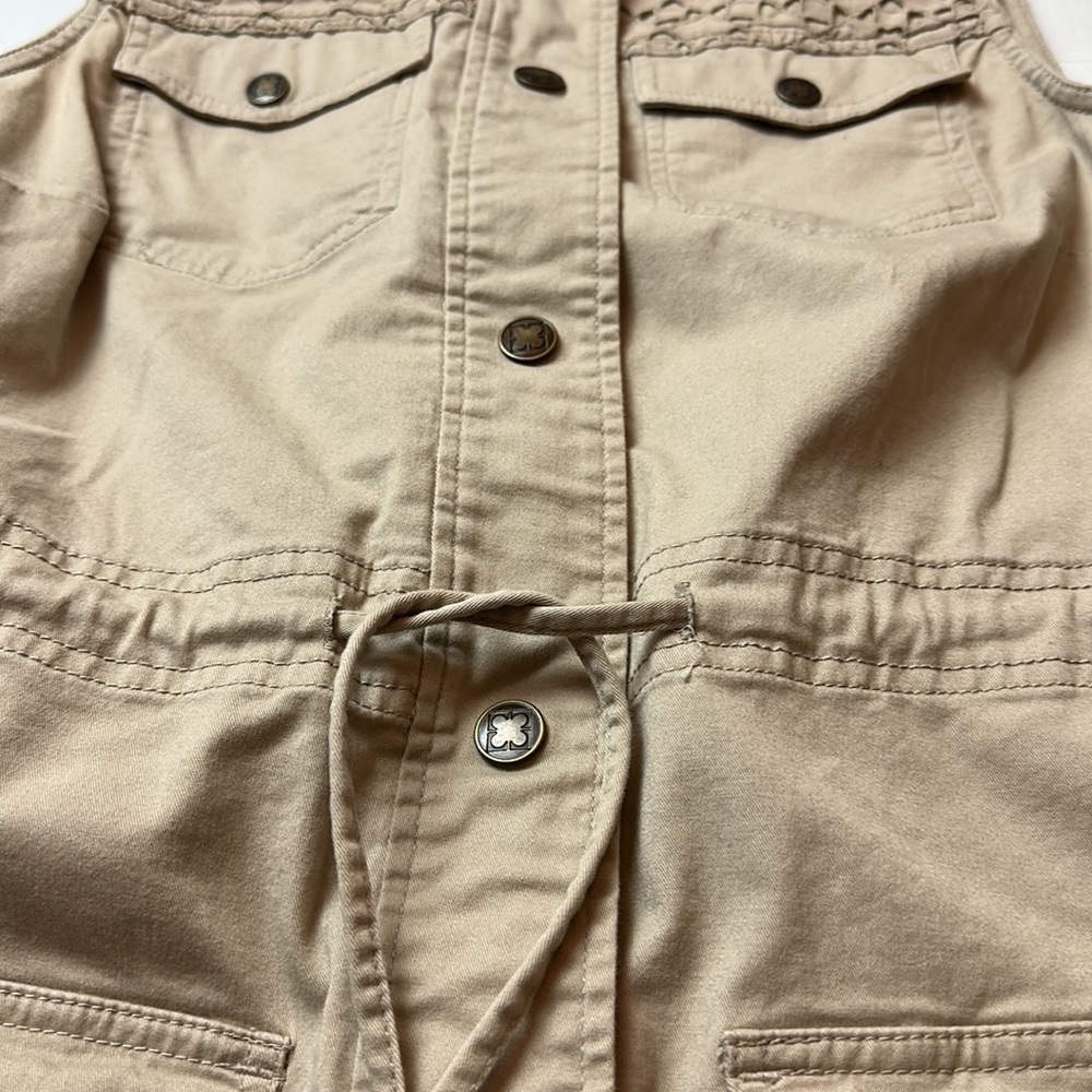 Liz Claiborne utility vest with a tie waist and snap closure - Picture 4 of 11